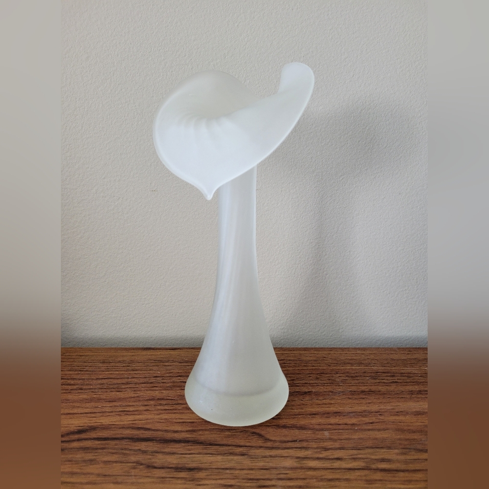 VINTAGE Jack in the Pulpit frosted satin glass flower vase